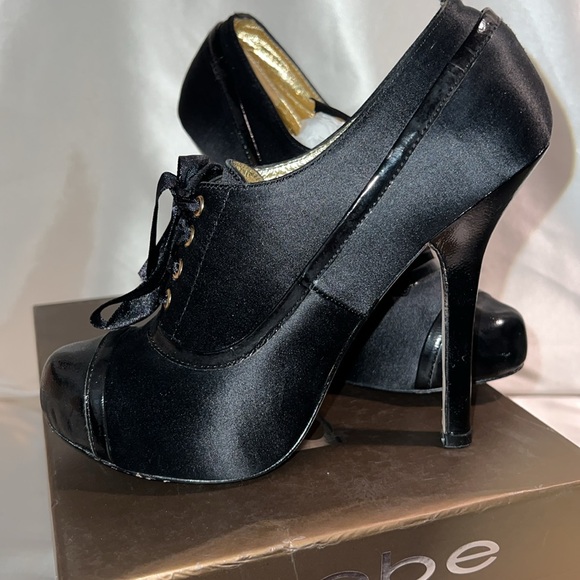 Bebe Lace Up Bootie in size 6 Black - Picture 4 of 4